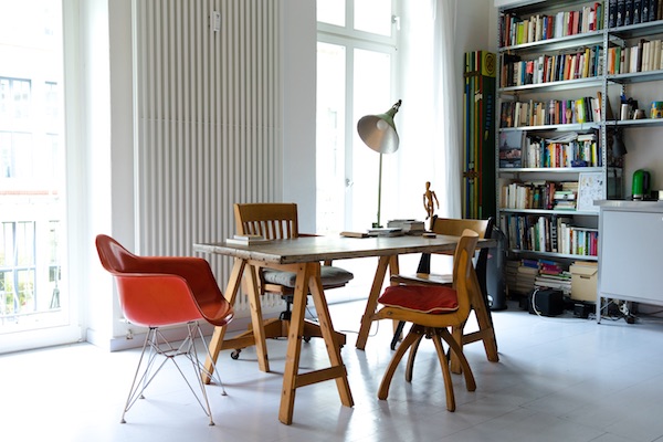 Ein Wohnzimmer einer untergemieteten Wohnung