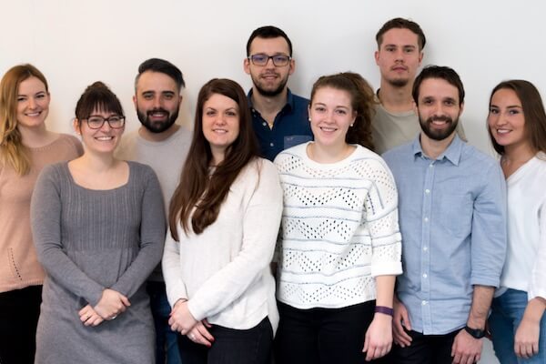 Neun MOVU Mitarbeiter, die Move Captains